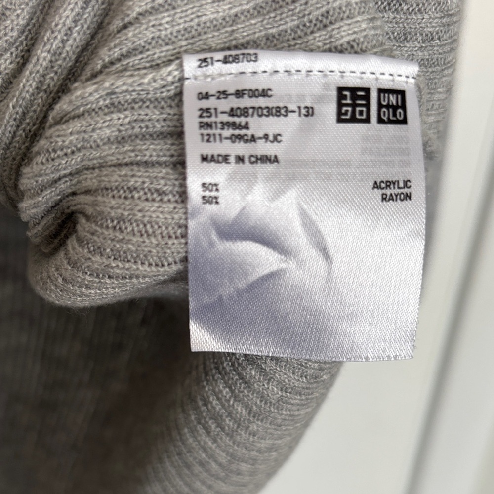 Uniqlo Light Gray Ribbed Knit Top - Picture 3 of 4
